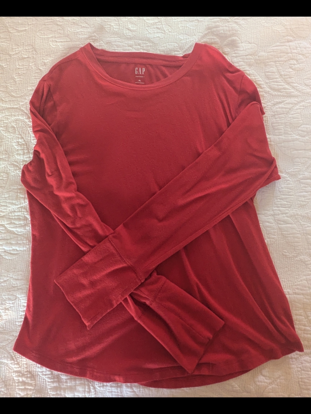 GAP Women's Long Sleeve Crewneck Top in Red